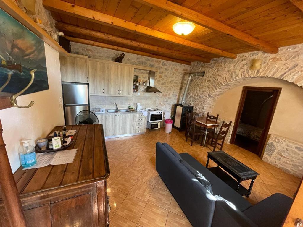 Find Your Peace In A Traditional Country House!! Láyia Eksteriør billede