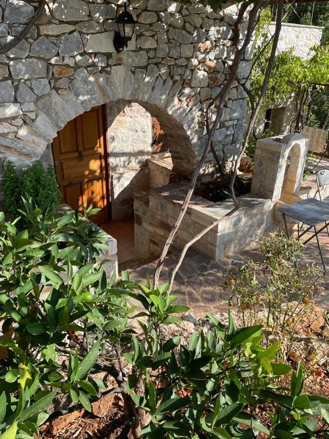 Find Your Peace In A Traditional Country House!! Láyia Eksteriør billede