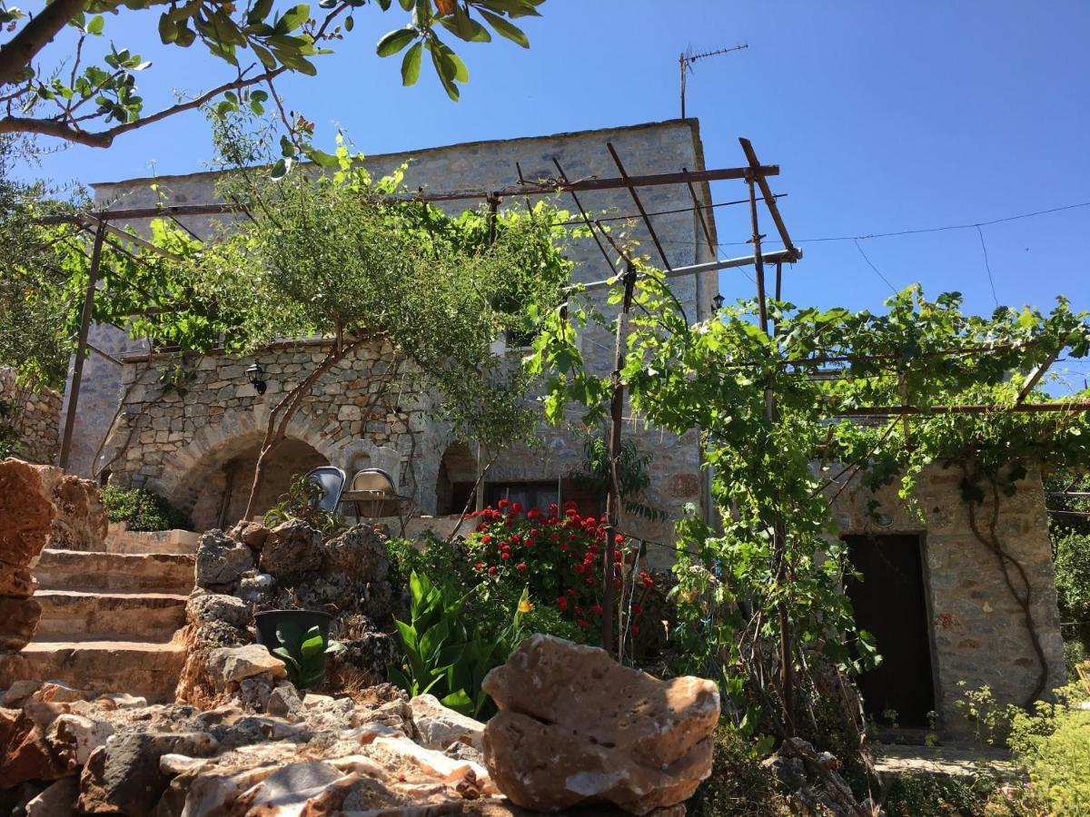 Find Your Peace In A Traditional Country House!! Láyia Eksteriør billede